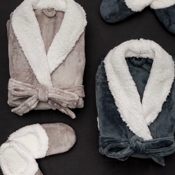 ❤️Plush Robe & Slipper Gift Set - Picture 3 of 5